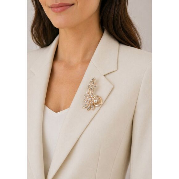 Unbranded Accessories - Faux Pearl & Rhinestone Brooch